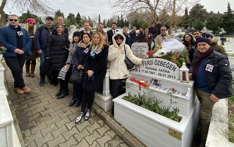 Ferdi Özbeğen kabri başında anıldı