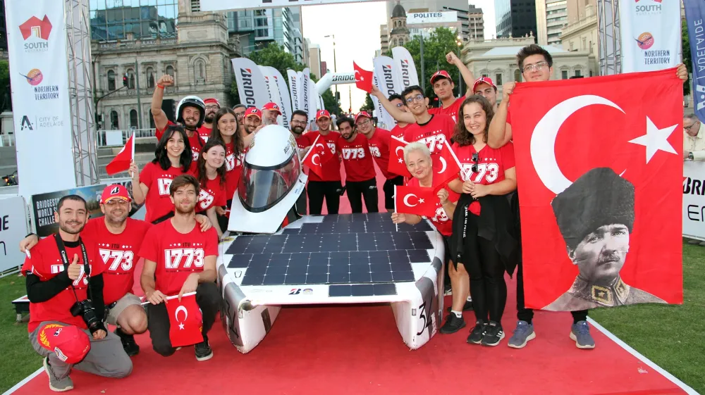 İTÜ ZES güneş arabası ekibi Avusturalya da yarıştı