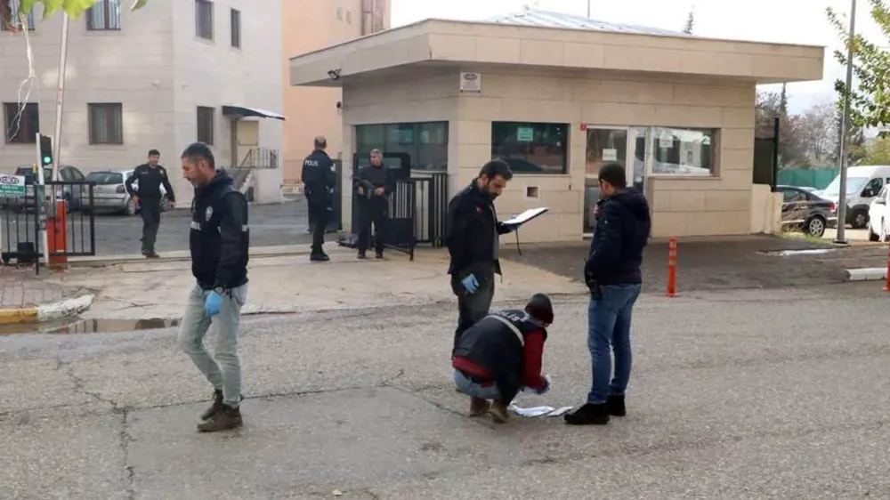Emniyetin önündeki tartışma silahlı çatışmaya dönüştü