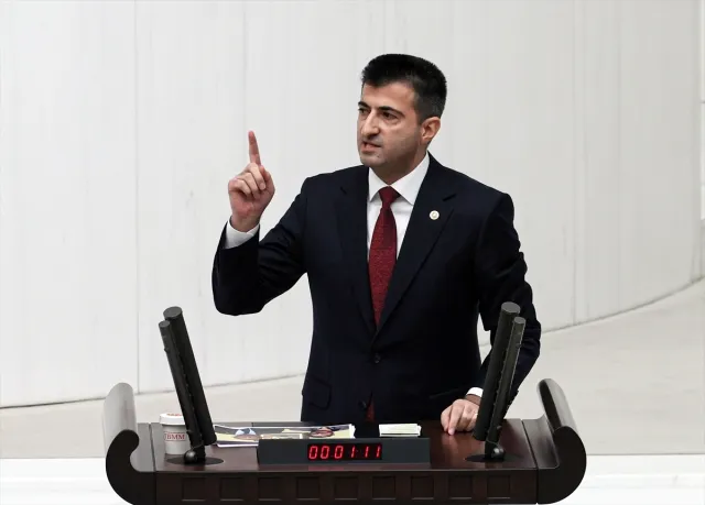 Gelmezsen şerefsizsin