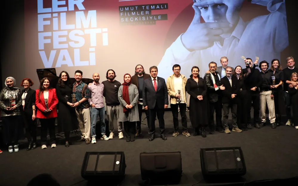 Tuluyhan Uğurlu verdiği konserle kulakların pasını sildi