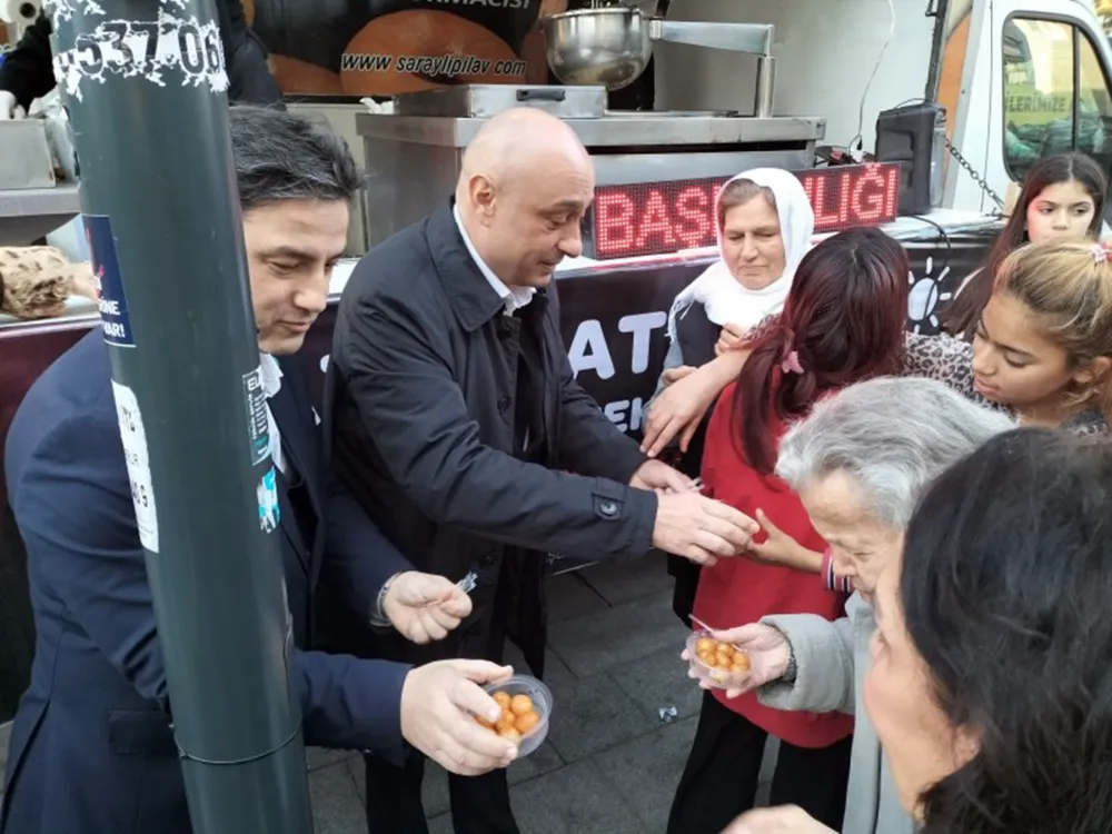 İYİ Parti Ataşehir, şehitler için lokma dağıttı 