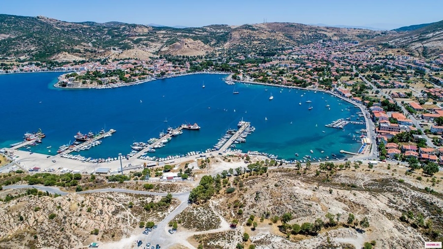 Çevrecilerden Foça’da taş ocağına tepki