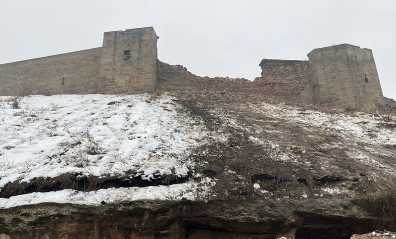 Tarihi Gaziantep Kalesi yıkıldı
