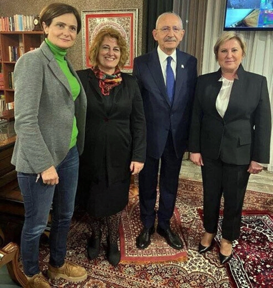 Üzgünüm, seccadeyi göremediğim için çok üzgünüm