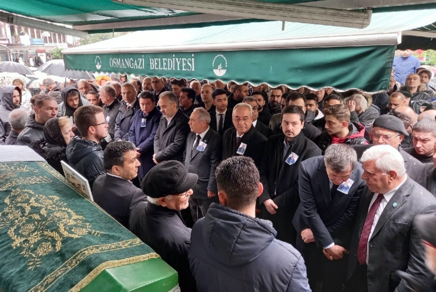 Üç koltuğa partiyi sattılar!