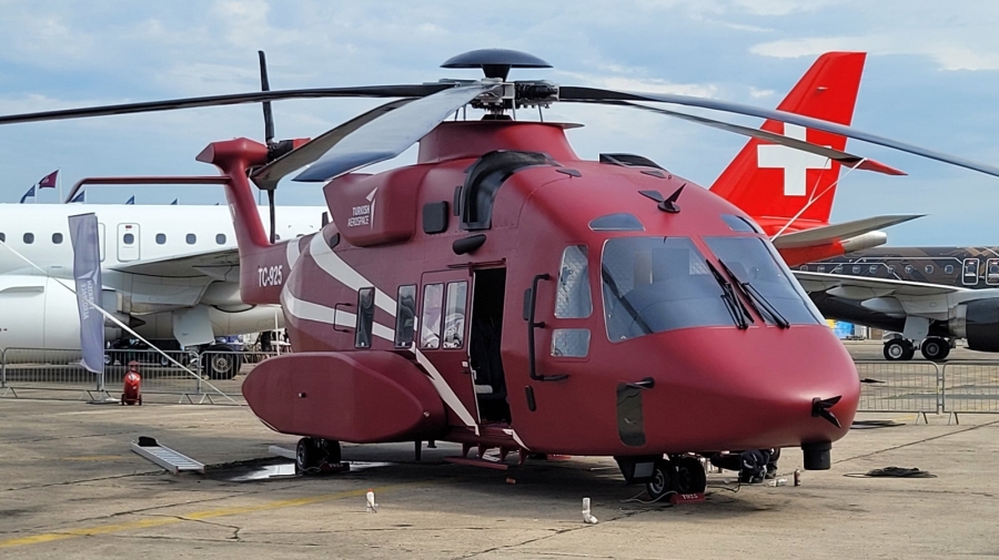 TUSAŞ T925 helikopterini ilk kez sergiledi
