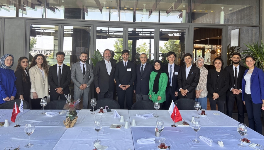 Hamdi Akın’dan TİKAV gençlerine iş hayatı öğütleri