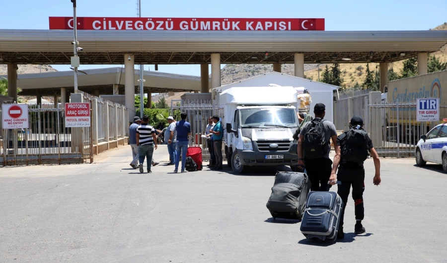 Suriye-Türkiye arasında kapılar 6 ay daha açık