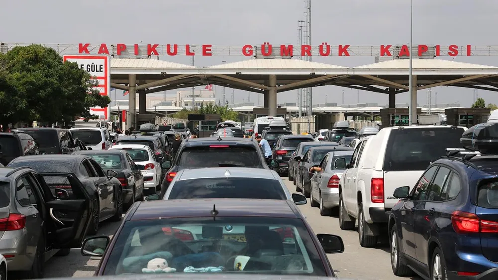 Oy vermek isteyen gurbetçi vergi versin