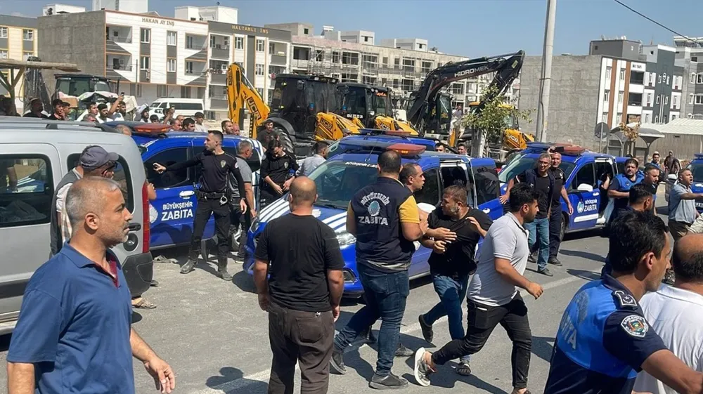 Zabıta ile seyyar satıcılar arasında kavga! 