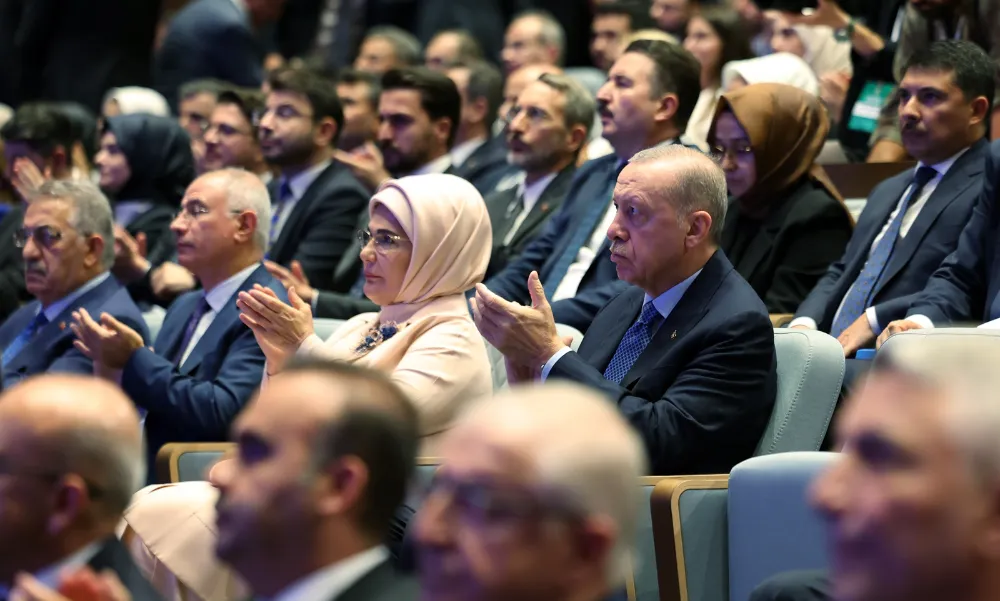 Kimsenin bize ayak bağı olmasına müsaade etmeyiz