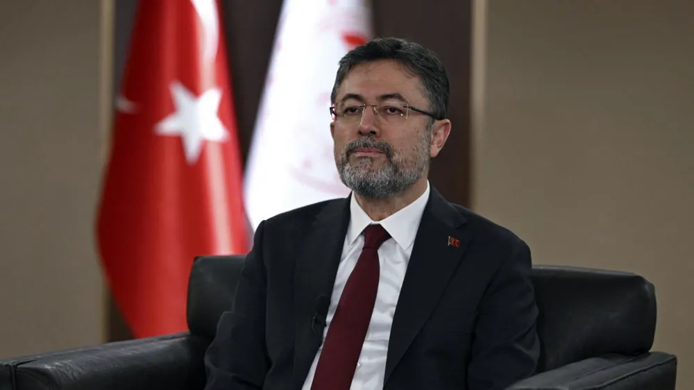 Yumaklı başörtüsü edebiyatı yaptı, Oğuzhan Uğur kapak gibi yanıt verdi