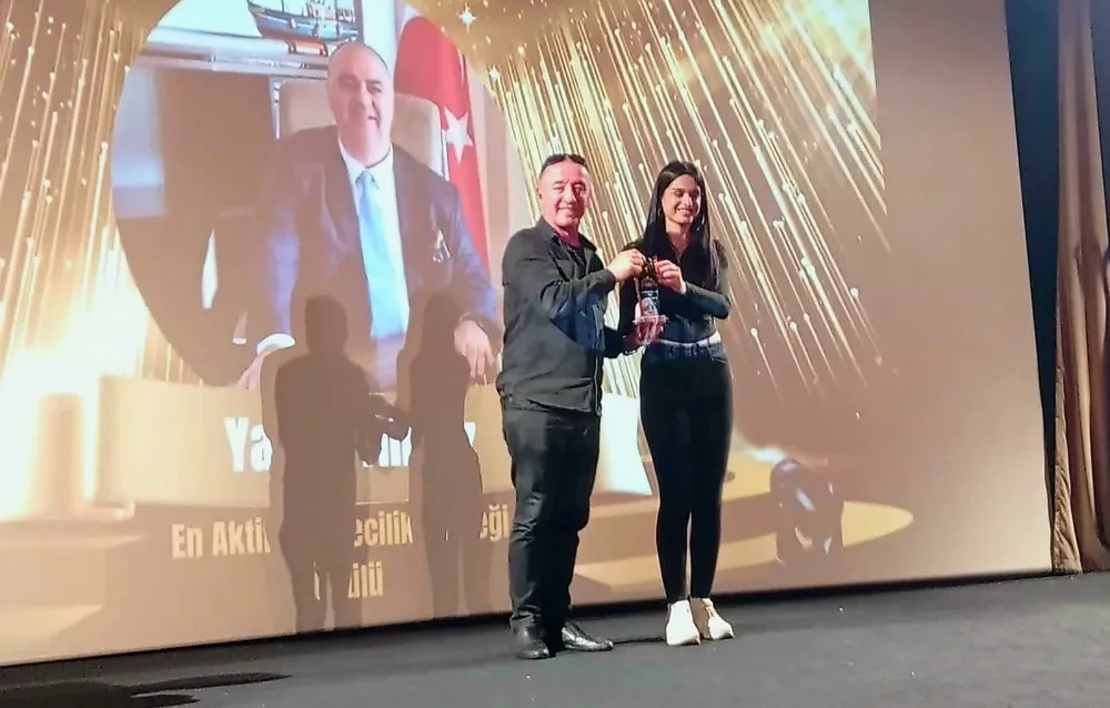 Yüzüncüyıl Gazeteciler Derneği’ne ‘En Aktif Gazetecilik Ödülü’