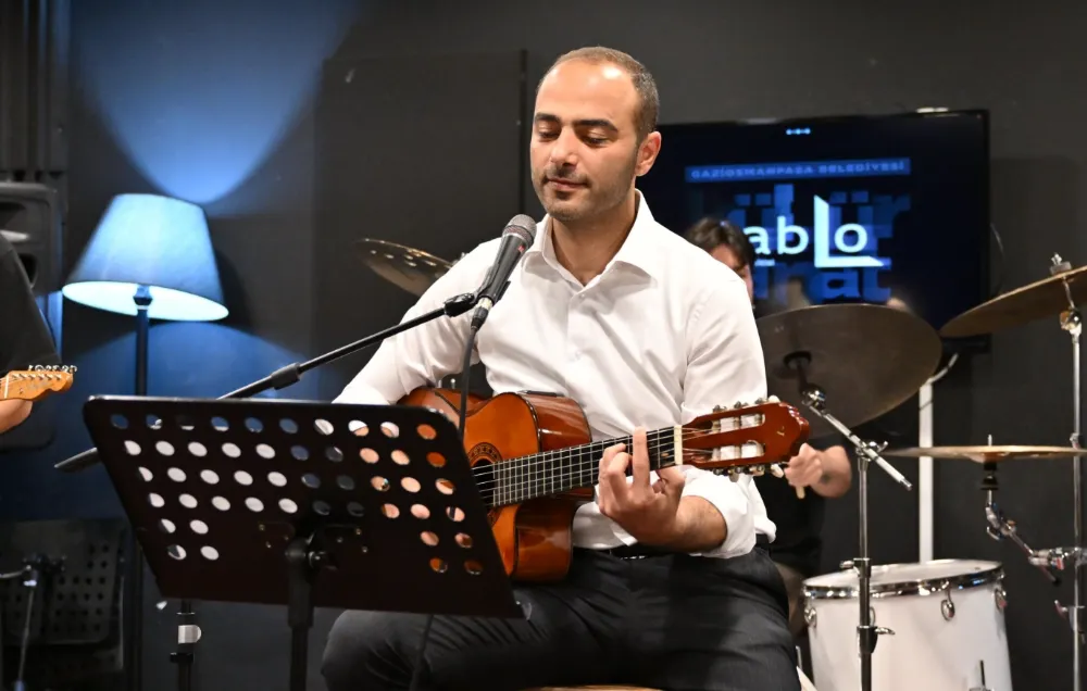 Aldım Elime Gitarı…