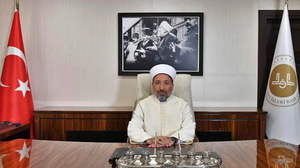 Diyanet Cuma hutbesinde bu kez onları topa tuttu