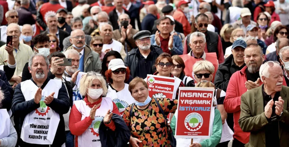 Emekliye refah payı ve ek zam sürprizi mi geliyor?