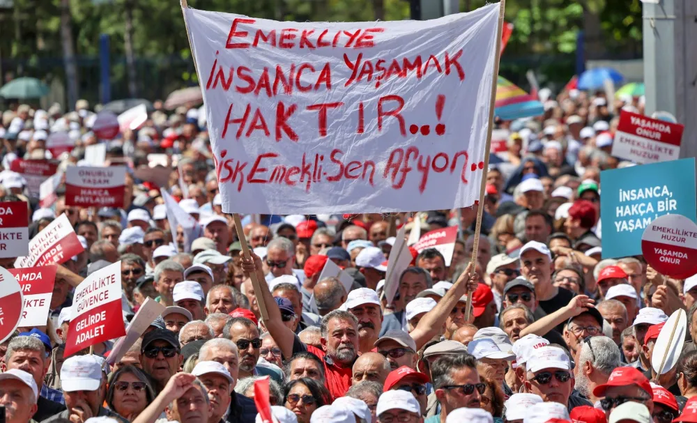 Emekliler ev kirasını bölüşmek için birlikte yaşıyor