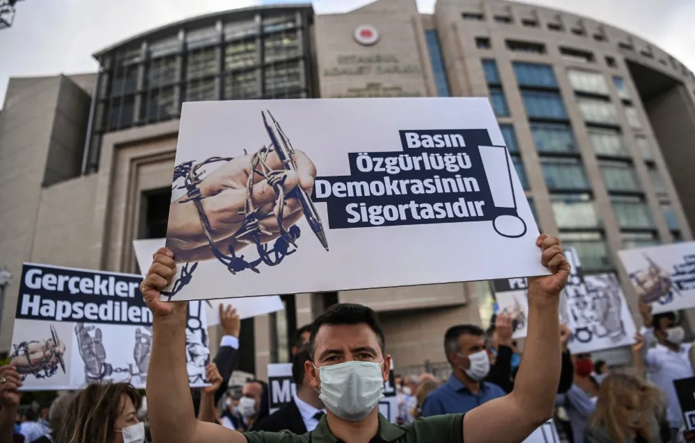 Türkiye’de basın özgürlüğü alarm veriyor