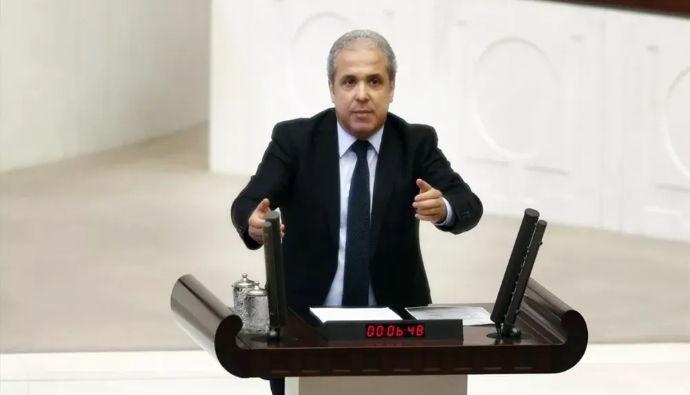 AYM kararları kesindir, Yerel mahkeme buna meydan okuyamaz