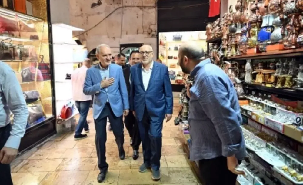 Kapalıçarşı’da vurgunu öğrenciler üzerinden yapmışlar