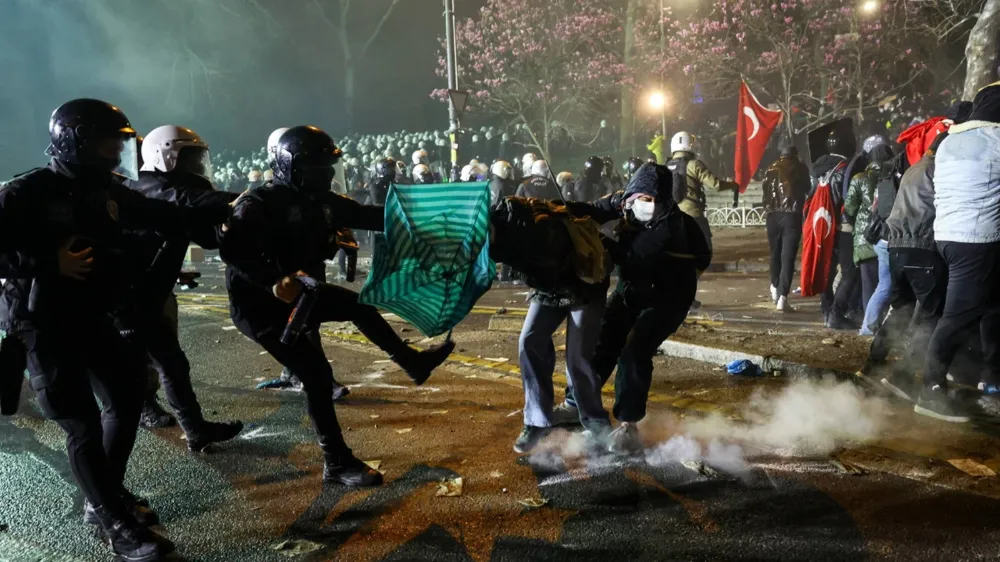 Saraçhane protestolarını takip eden 7 gazeteci tutuklandı
