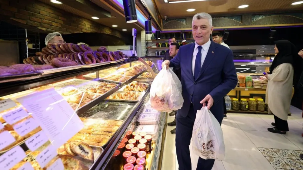 Ticaret Bakanı Bolat, 2 Nisan boykotuna karşı alışveriş yaptı