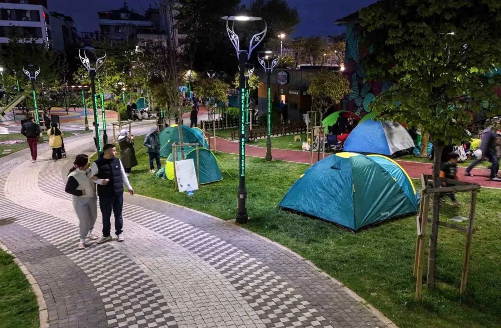 İstanbullular deprem sonrası geceyi dışarıda geçirdi