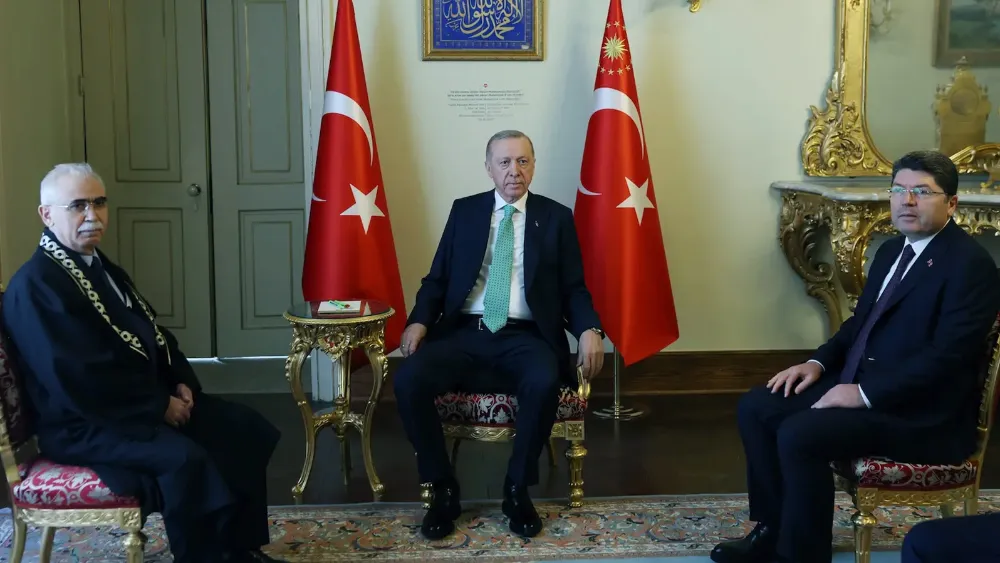 Hiçbir neden, hakim ve savcıları adaletsiz davranmaya yöneltmemeli