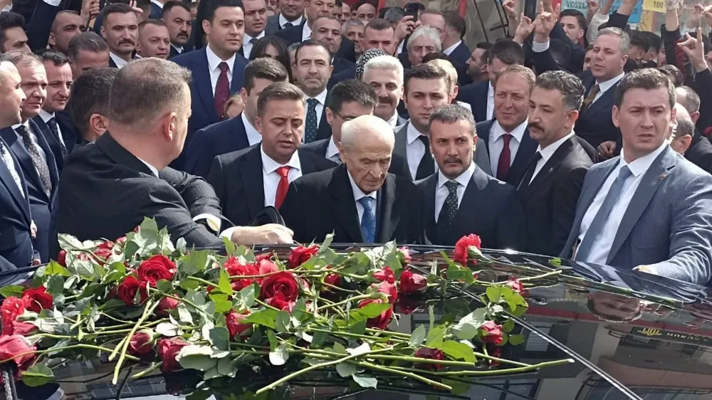 Bahçeli, Türkeş’in mezarını ziyaret etti