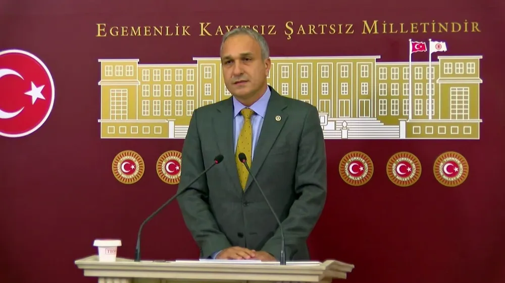 Gençlere zulmediyorsunuz, yeter artık