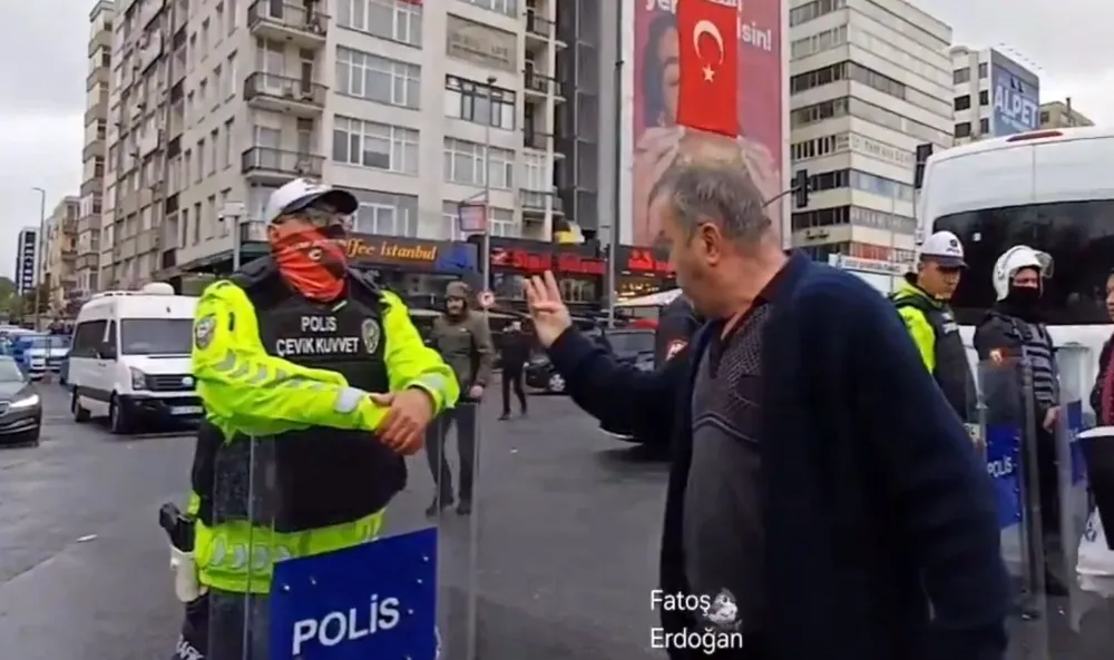 İşe giderken polis engeliyle karşılaştı, isyan etti