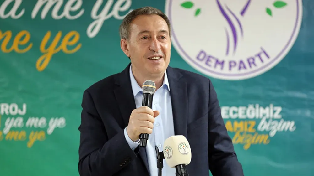 Elindeki silahı al, ver sopayı, köyde hayvan baksın