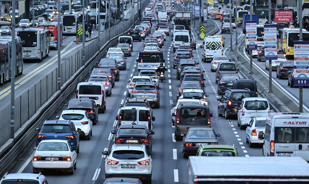 İstanbullu vatandaş bir yılda 105 saatini trafikte harcadı