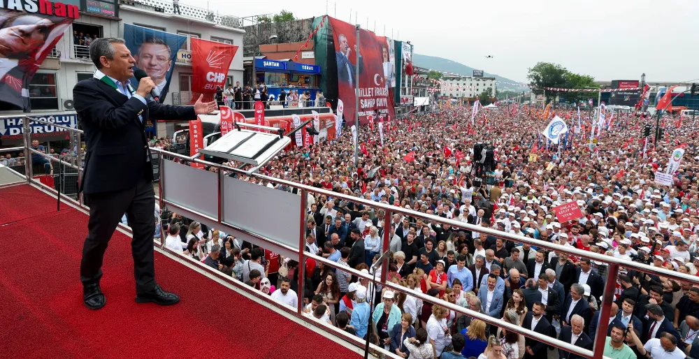 Toplanmayalım diye 9 günü tatil ilan ettiler