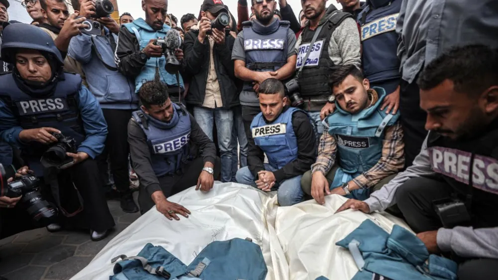 Gazze’de ölü gazeteci sayısı 221’e yükseldi