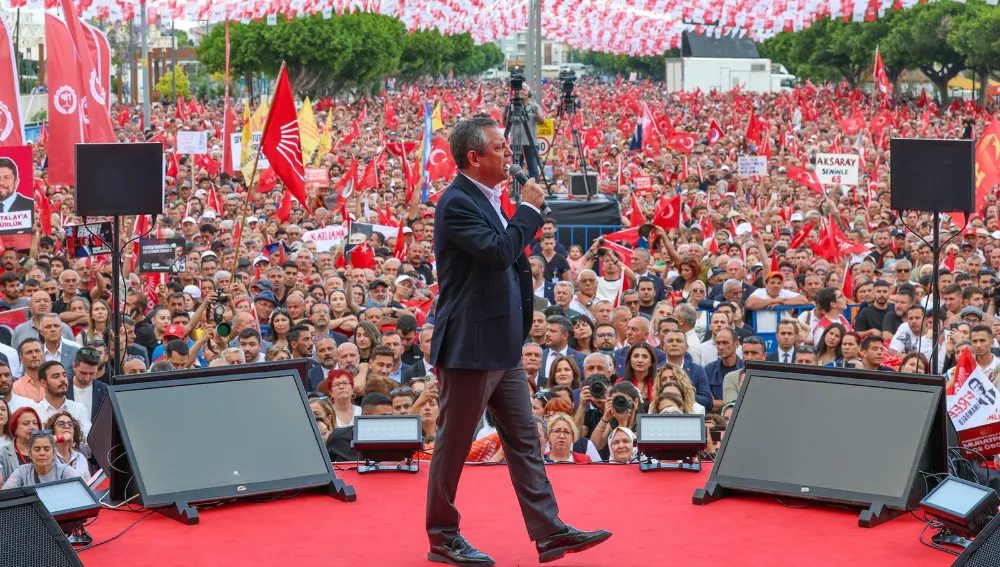 Cesaretin varsa çık milletin karşısına