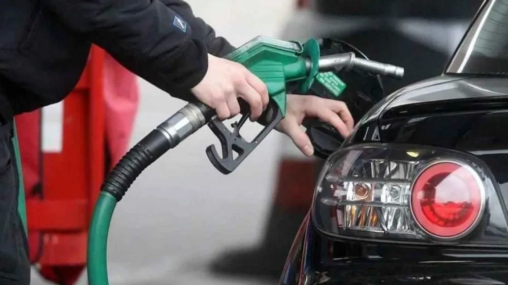 Benzine yine zam geldi!