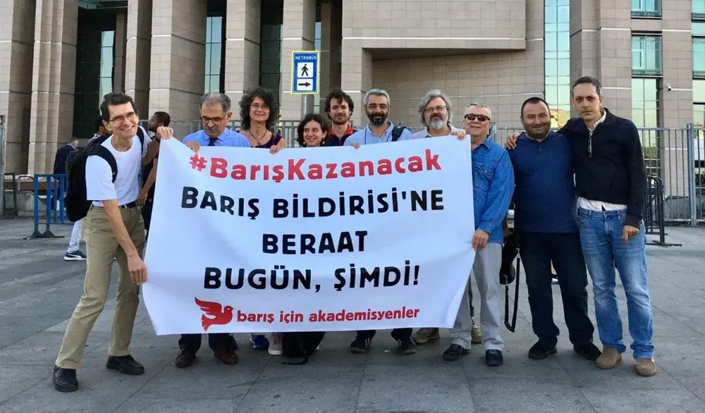 Barış Akademisyenlerine göreve dönüş kararı