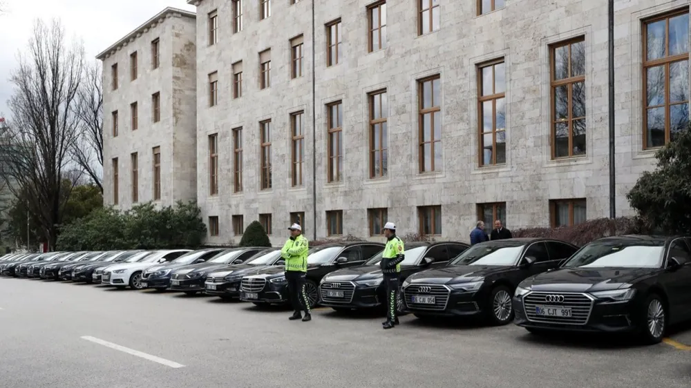 Kamuda tasarruf beklenirken araç harcamaları katlandı