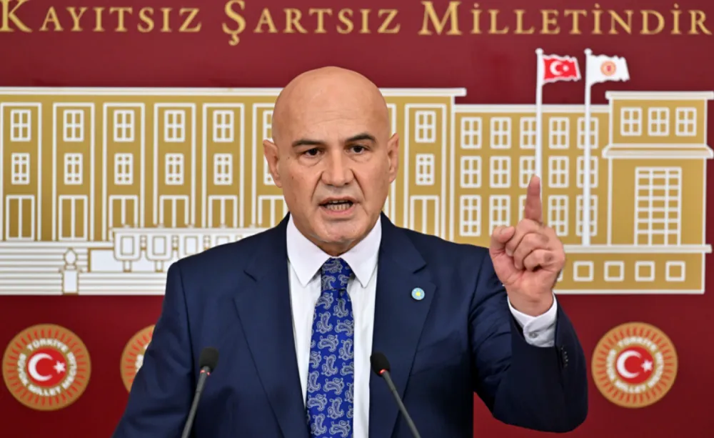 Bu ülkeyi sevenlerle ihanet edenler arasında mücadele var