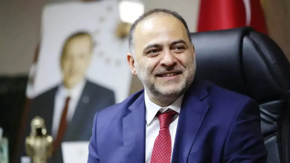 Bakan Yardımcısı Sayan, 4 diplomasını birden sildi