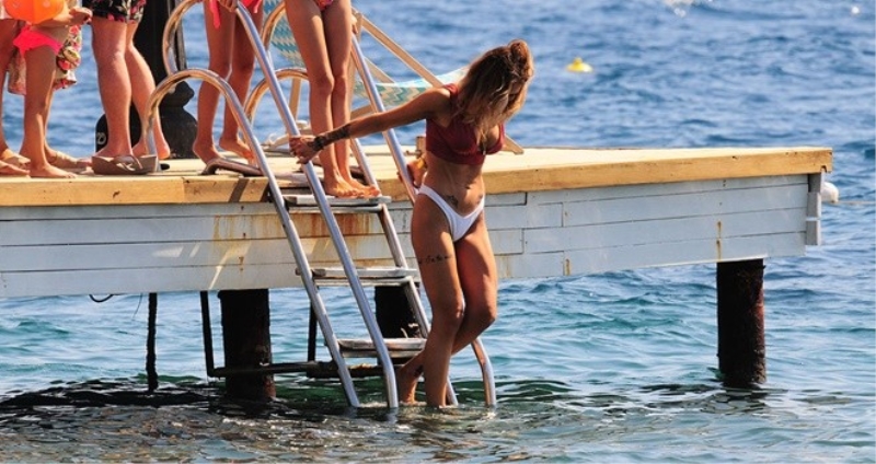 Eliz Sakuçoğlu Yalıkavak Moon Beach’te görüntülendi