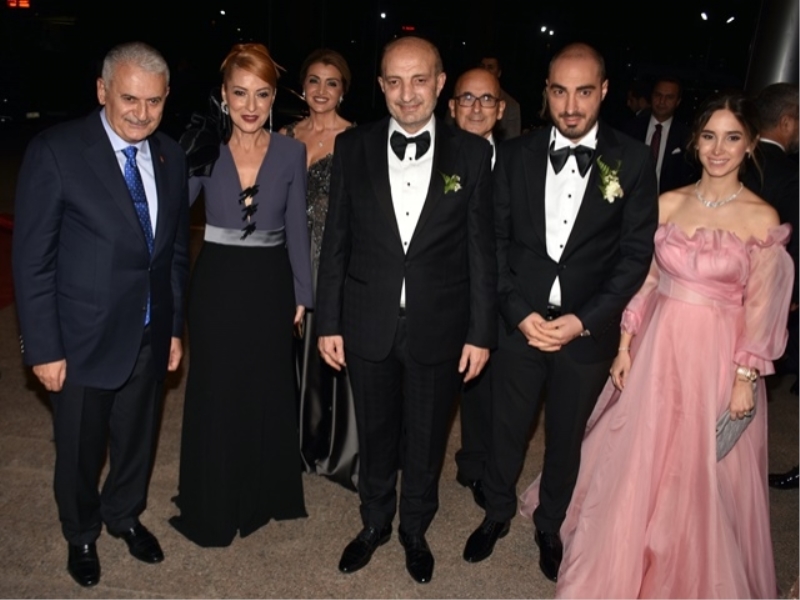 Kefeli ailesinin mutlu günü