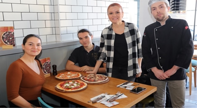 Pizza yapım atölyesinde renkli anlar