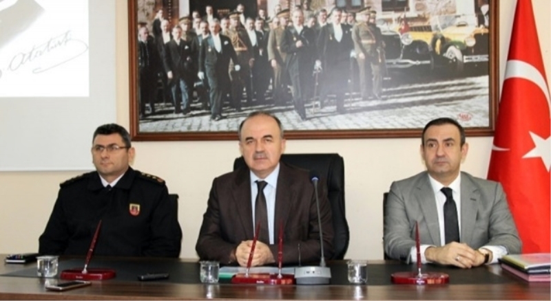 Vali memurları göreve çağırdı