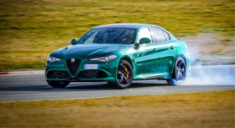 Yeni Giulia ve Stelvio Quadrifoglio