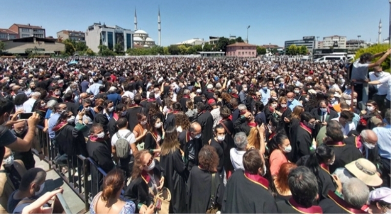 Avukatlar çoklu baro düzenlemesine karşı toplandı