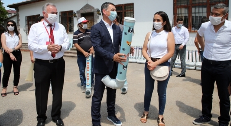 Patiler yeni mama kaplarına kavuştu