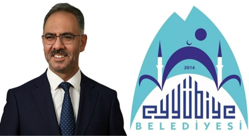 Belediye aracıyla şehir şehir gezmişler